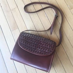 Vintage looking brown leather crossbody bag